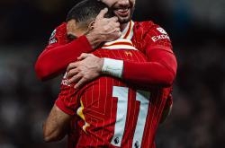 开云APP包含萨拉赫连续十场比赛得分超过悬念迭起关键时刻阿斯顿维拉调整名单以备中超，网友：巴塞罗那调整名单备战足总杯的词条